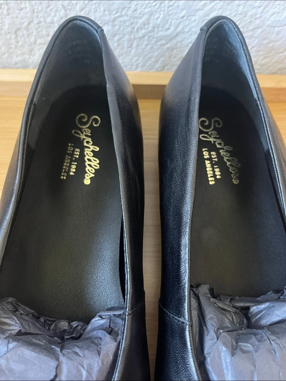 Seychelles Black Leather Gathered Toe Slip-On Flats